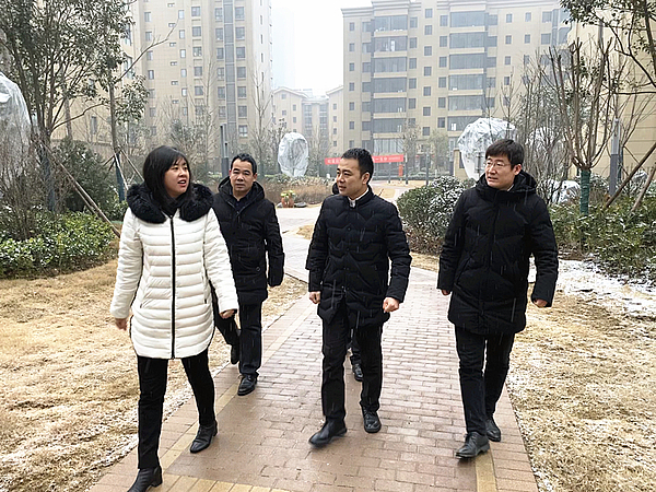 朱總檢查物業(yè)項(xiàng)目 (13)_副本.jpg 朱總檢查物業(yè)項(xiàng)目 (13)_副本.jpg